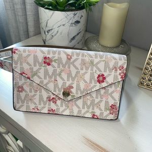 Michael kors Belt, bag.